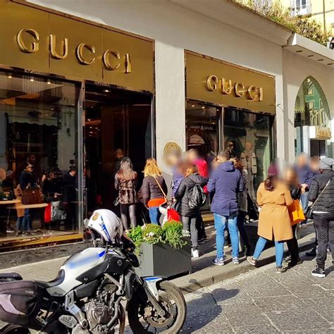 gucci via calabriitto napoli|Gucci a Napoli in Via Calabritto, 4: ⏰ orari e ☎ telefono.